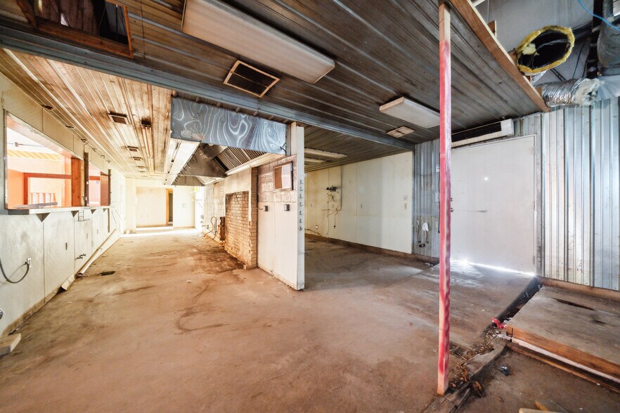 More Photos Of 410 S Interstate 35, Pearsall Storefront Retail Office For Lease