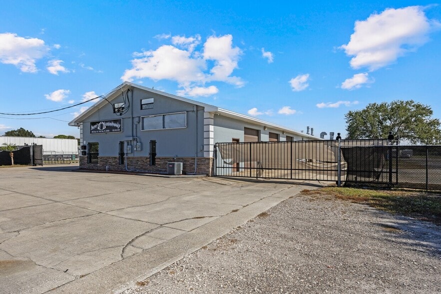 More Photos Of 1901 Danr Dr NE, Palm Bay Warehouse For Lease