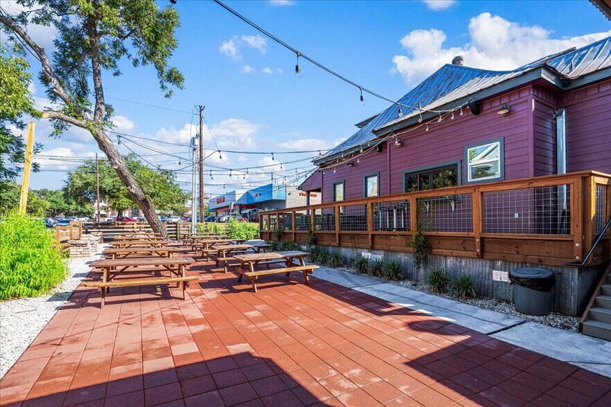 More Photos Of 217 W Hopkins St, San Marcos Restaurant For Sale