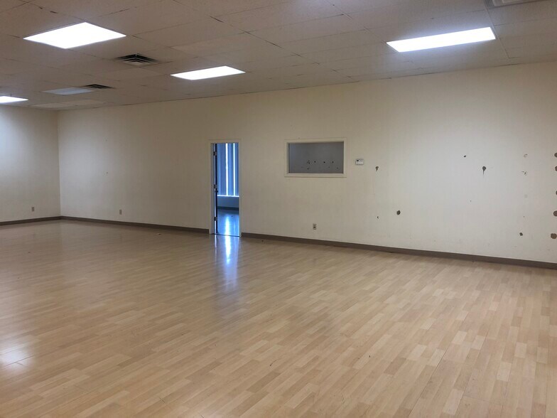More Photos Of 7608 Oswego Rd, Liverpool Unknown For Lease
