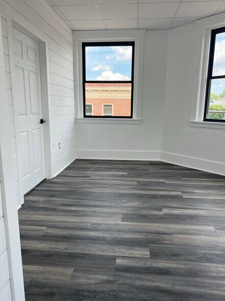 More Photos Of 251 E Main St, Batavia Office For Sale