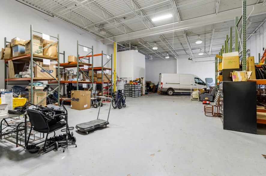 More Photos Of 23370 Commerce Dr, Farmington Hills Light Manufacturing For Lease