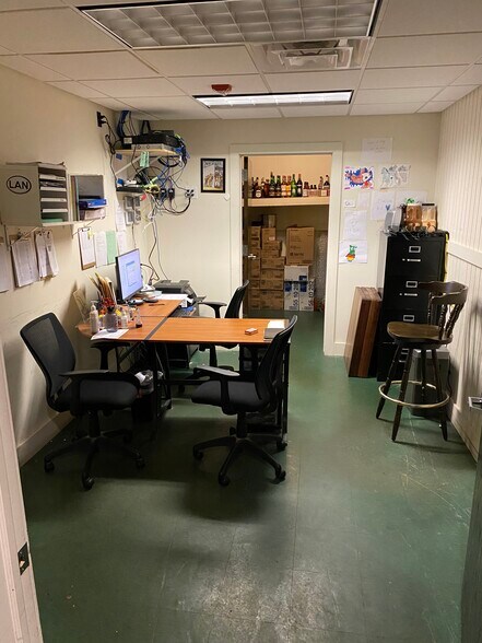 More Photos Of 410 S Clippert St, Lansing Restaurant For Sale