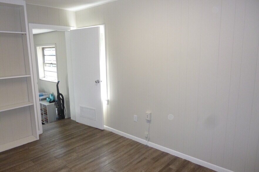 More Photos Of 1209 Wilcox Expy, Kingsport Healthcare For Lease