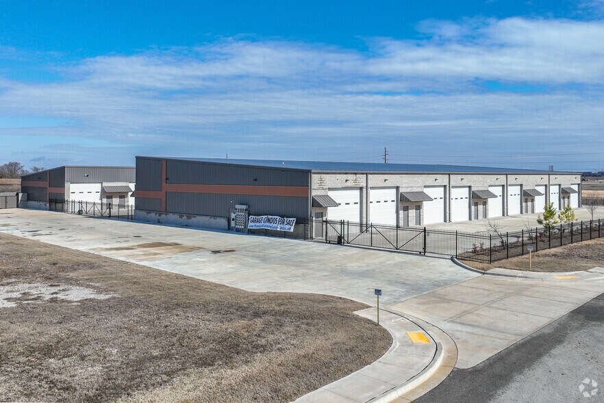 More Photos Of 16500 Broadway, Glenpool Parking Garage For Sale