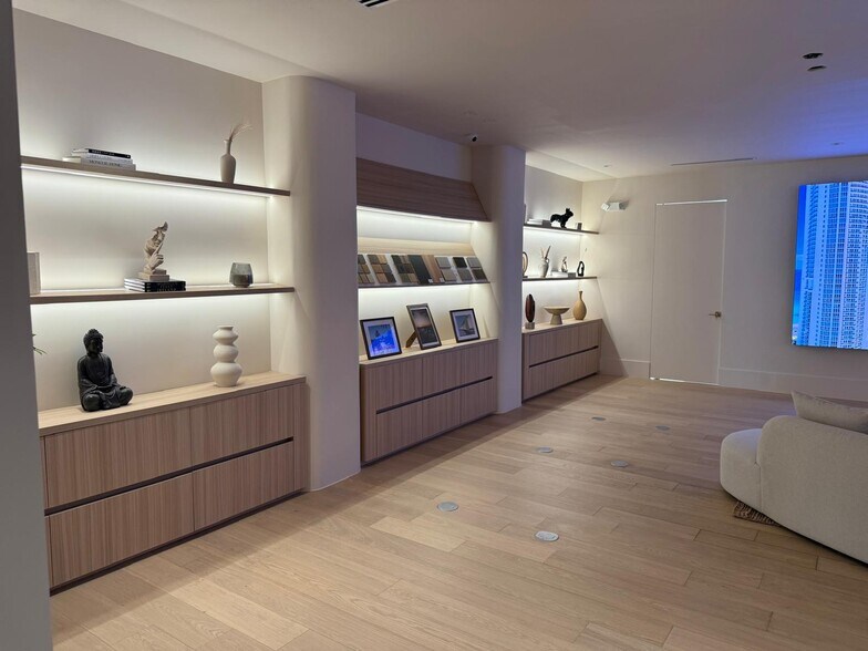 More Photos Of 7320 Biscayne Blvd, Miami Storefront Retail Office For Lease