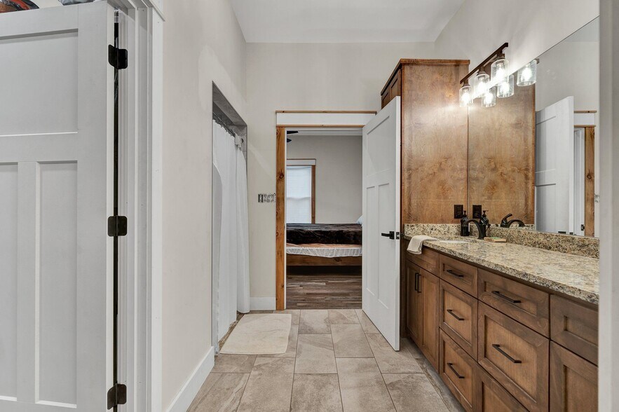 More Photos Of 1050 Whisperwood Trl NE, Cleveland Light Distribution For Sale