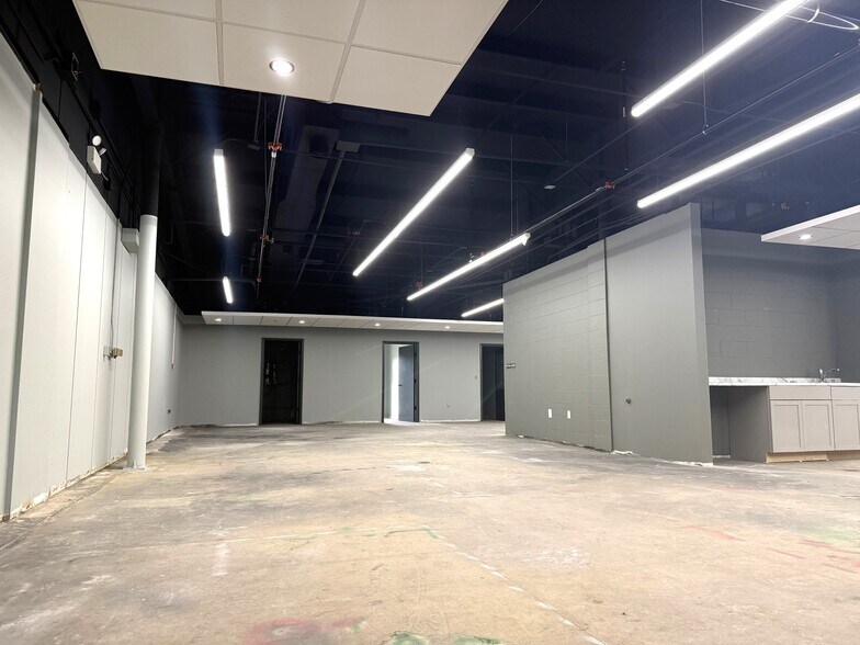 More Photos Of 610 Maryknoll Dr, Lockport Office For Lease