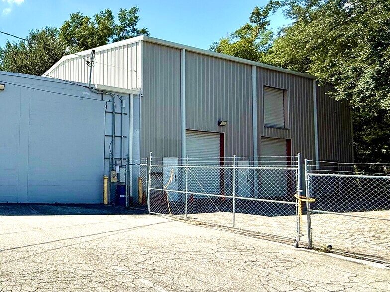 More Photos Of 4680 Blanding Blvd, Jacksonville Auto Dealership For Lease