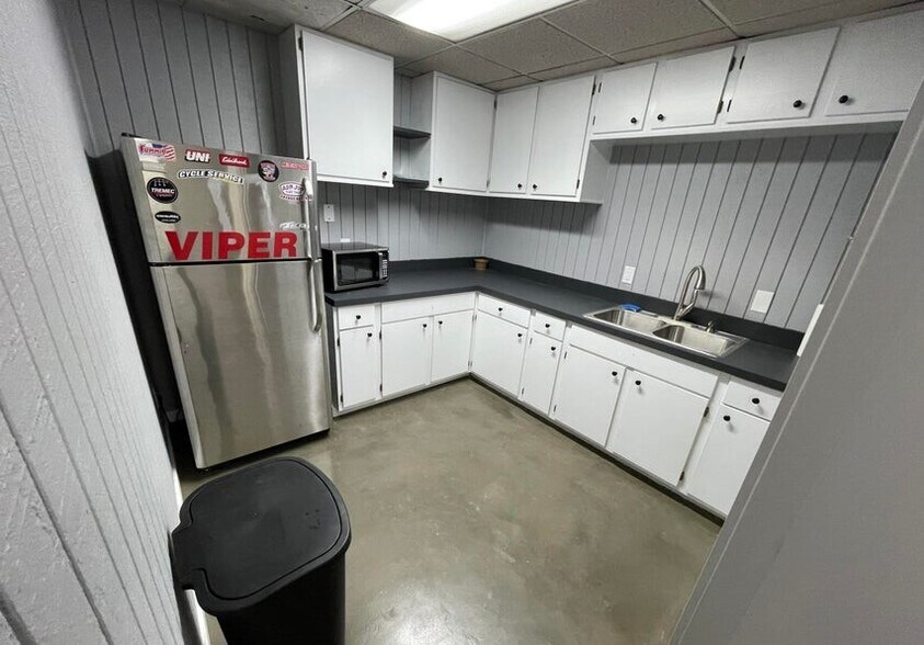 More Photos Of 5493 I 55 S, Byram Light Manufacturing For Sale