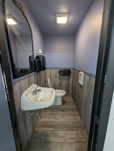 More Photos Of 11818 Philadelphia Rd, White Marsh Bar For Sale