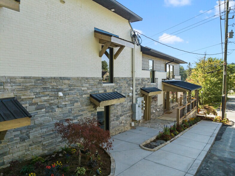 More Photos Of 870 Main St, Blowing Rock Restaurant For Sale