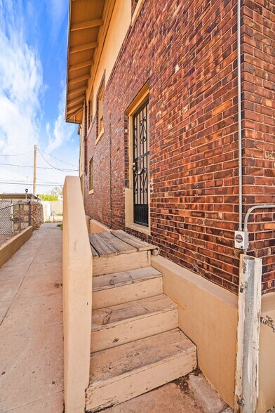 More Photos Of 2422 Montana Ave, El Paso Storefront Retail Office For Sale