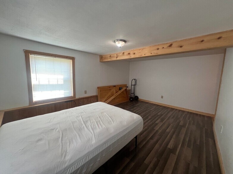 More Photos Of 380 S Main St, De Graff Light Manufacturing For Sale