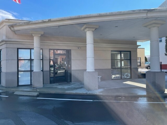 Primary Photo Of 1528 Cranston St, Cranston Medical For Lease