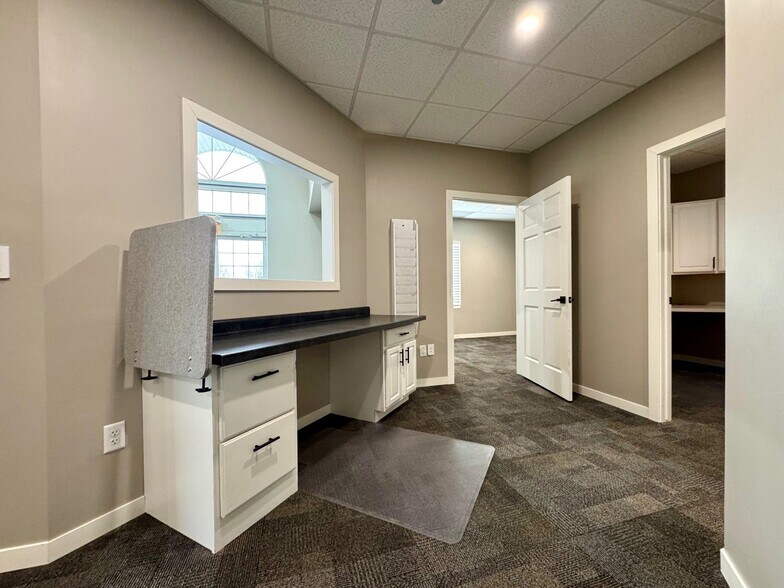 More Photos Of 5308 Parklane Dr, Kearney Serviced Offices For Sale