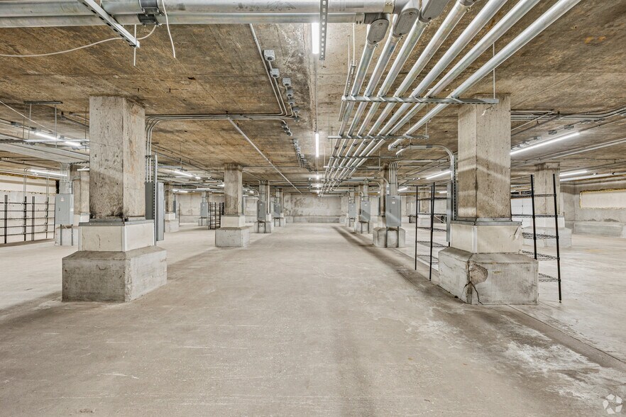 More Photos Of 651 W Phelps St, Springfield Industrial For Lease