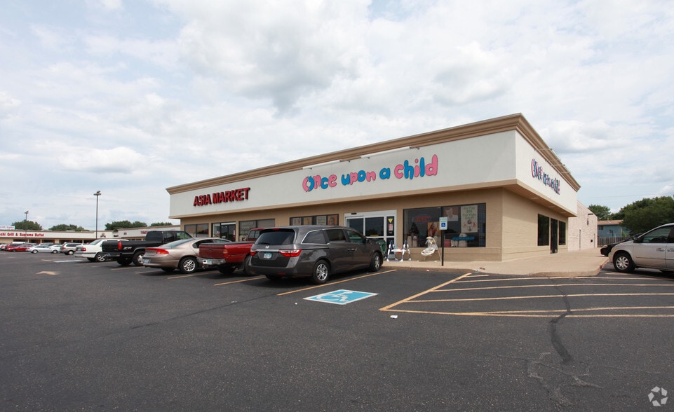 More Photos Of 8151-8255 NE University Ave, Minneapolis Unknown For Lease