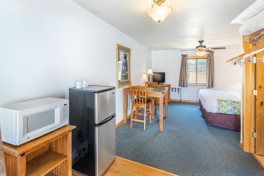 More Photos Of 221 Byers Ave, Hot Sulphur Springs Hotel For Sale