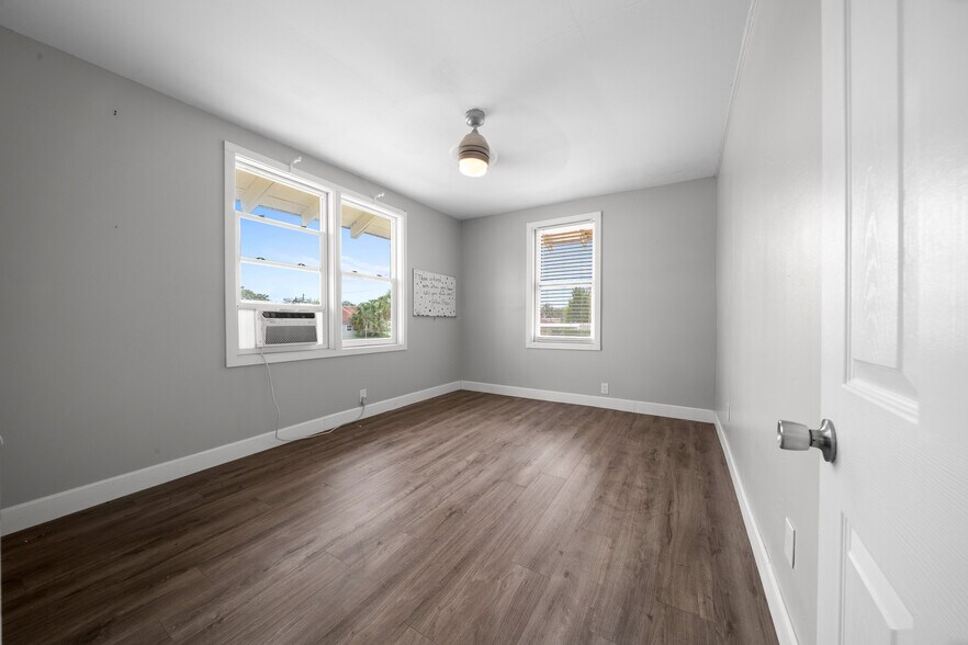 More Photos Of 98 NE 9th St, Ocala Unknown For Lease