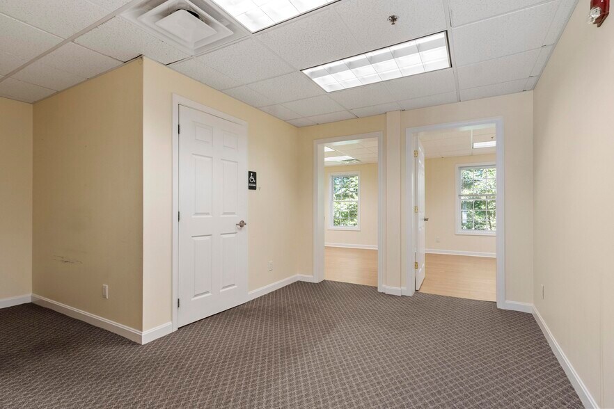 More Photos Of 206 Southbridge St, Auburn Office For Lease