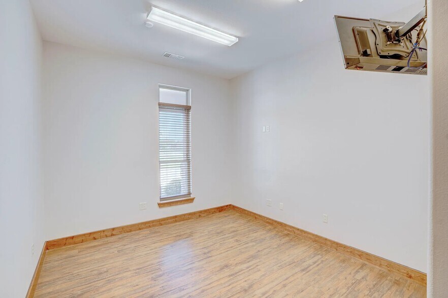 More Photos Of 3209 Fort Worth Dr, Denton Medical For Lease