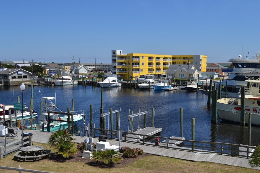 More Photos Of 300 N Lake Park Blvd, Carolina Beach Restaurant For Lease