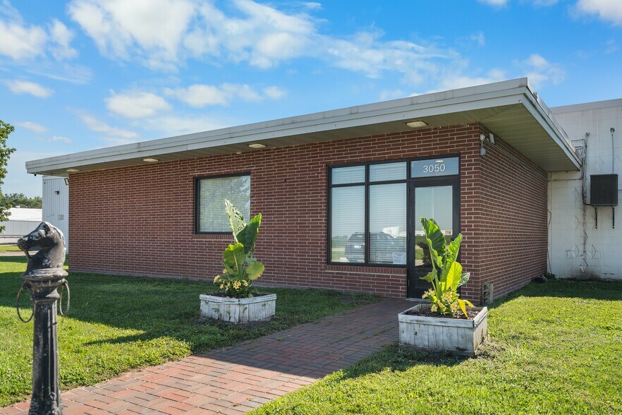 More Photos Of 3050 Wagner Rd, Waterloo Freestanding For Sale