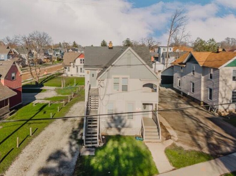 More Photos Of 846 Elmwood Ave, Oshkosh Multifamily For Sale