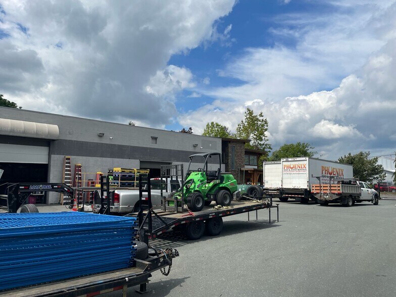 More Photos Of 26020 31B Ave, Langley Twp Flex For Lease