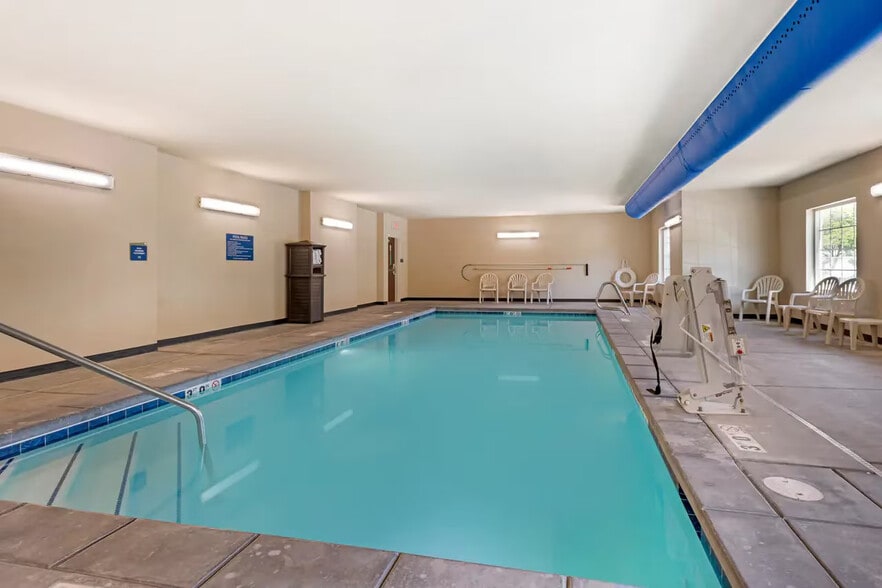 More Photos Of 215 N Commercial St, Morgan Hotel For Sale