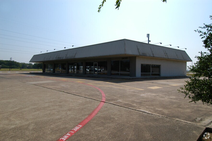 More Photos Of 2430-2436 Valley View Ln, Farmers Branch Freestanding For Sale