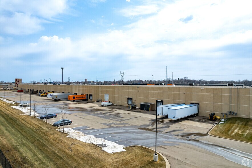 More Photos Of 1771 Energy Park Dr, Saint Paul Flex For Lease