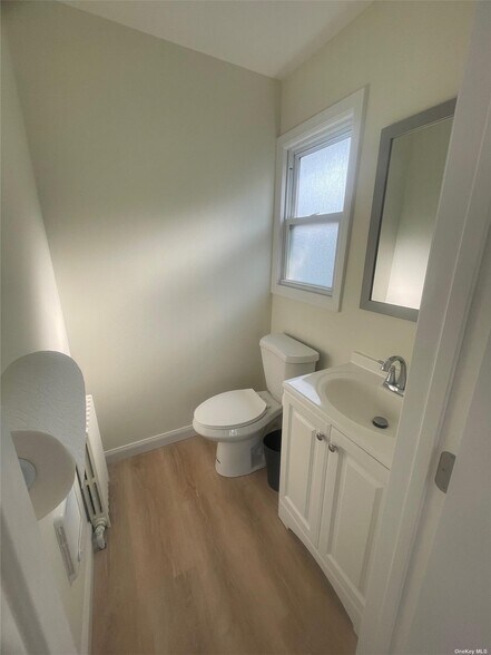 More Photos Of 320 Main St, Center Moriches Storefront Retail Residential For Lease