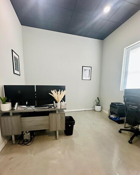 More Photos Of 1711 Amazing Way, Ocoee Storefront Retail Office For Sale