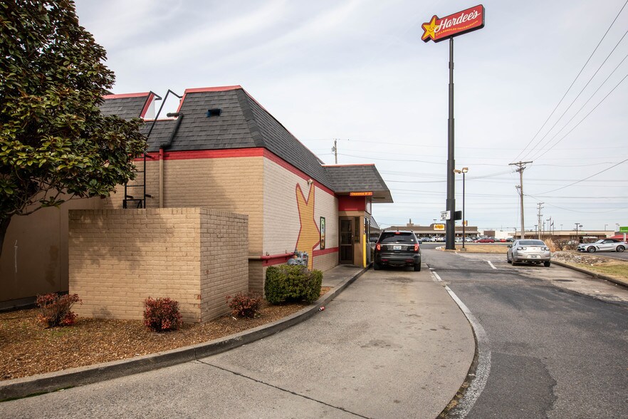 More Photos Of 5104 Hinkleville Rd, Paducah Restaurant For Sale