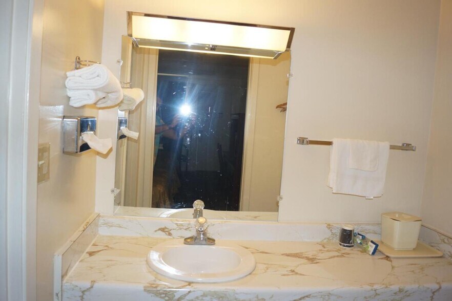 More Photos Of 275 S Whitewoman St, Coshocton Hotel For Sale