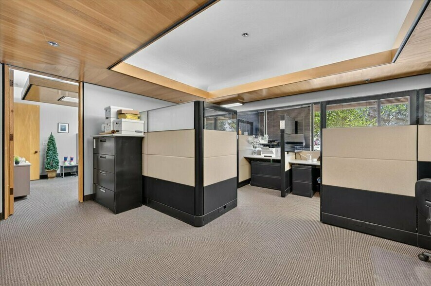 More Photos Of 2600 W Shaw Ln, Fresno Office For Sale