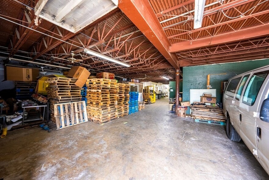 More Photos Of 1100 Water St, Kerrville Warehouse For Sale