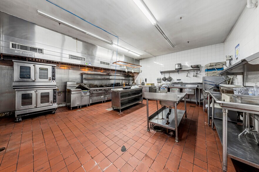 More Photos Of 4611 Broadway, Astoria Storefront Retail Residential For Lease
