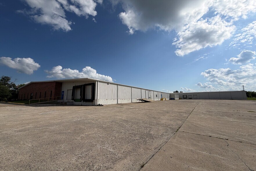 More Photos Of 198 Trojan St, Mount Sterling Industrial For Lease