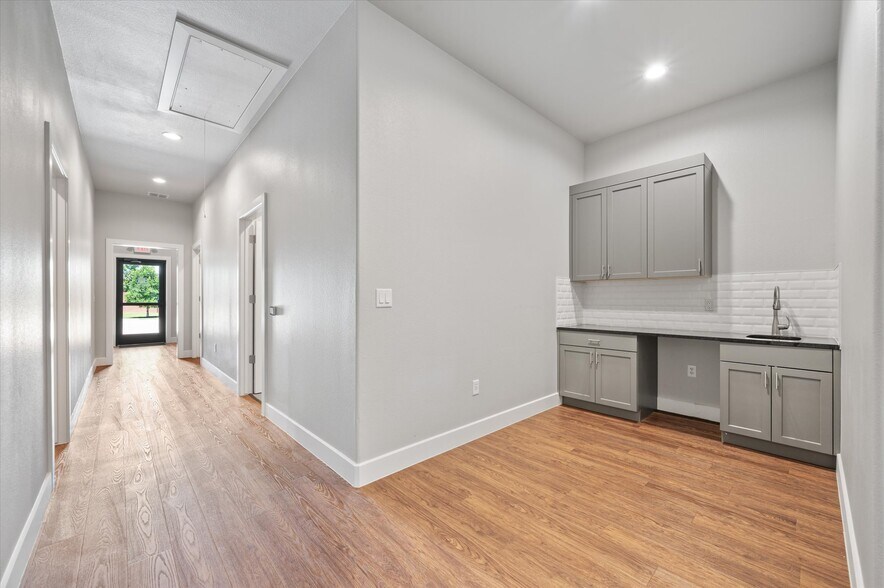 More Photos Of 350 Rufe Snow Dr, Keller Medical For Lease