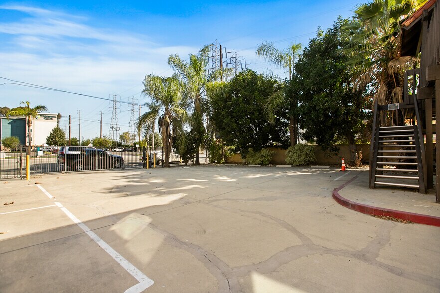 More Photos Of 8820 Artesia Blvd, Bellflower Office For Sale
