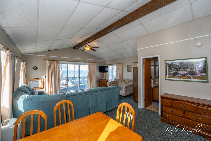 More Photos Of 104 W Houghton Lake Dr, Prudenville Hotel For Sale