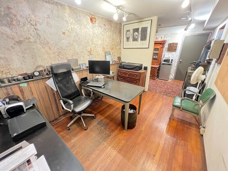 More Photos Of 1438-1442 Light St, Baltimore Showroom For Sale