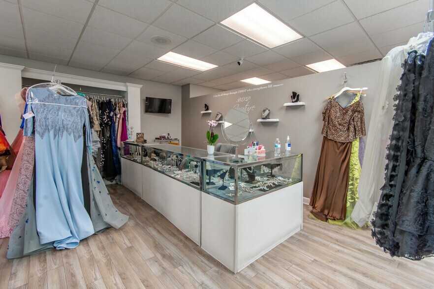 More Photos Of 8070-8078 21 Mile Rd, Shelby Township Office For Lease
