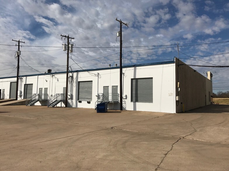 More Photos Of 5848-5884 E Berry St, Fort Worth Unknown For Lease