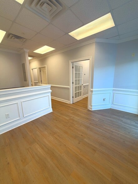 More Photos Of 413 W Montgomery Cross Rd, Savannah Office For Sale