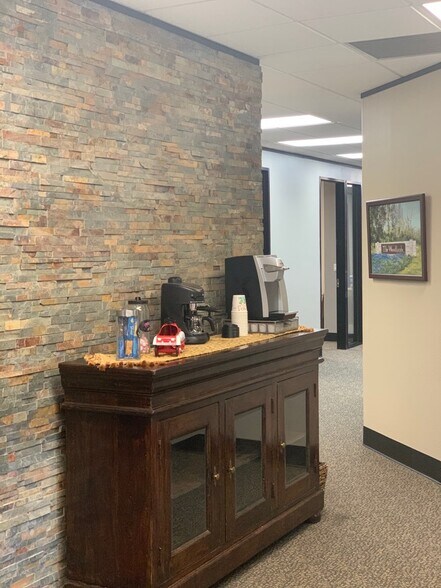 More Photos Of 1525 Lake Front Cir, The Woodlands Office For Lease