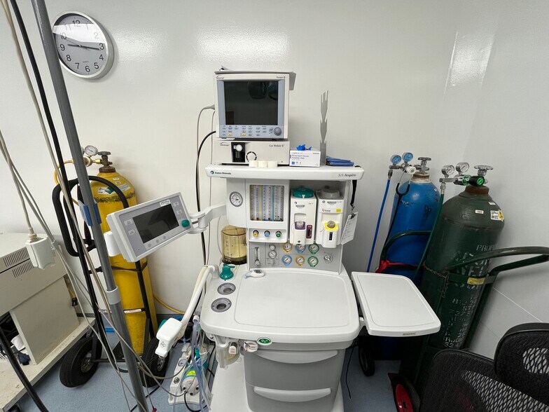 More Photos Of 6600 10th Ave N, Saint Petersburg Medical For Sale